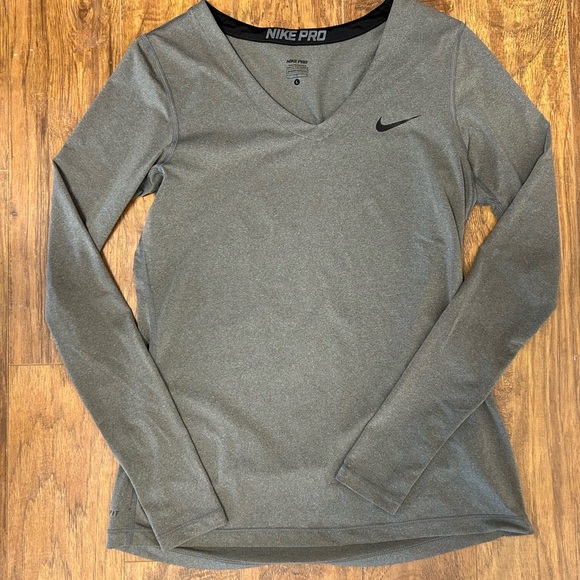 - NIKE PRO SHIRT - Picture 1 of 2